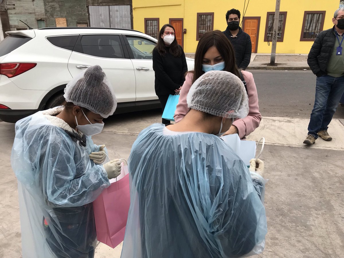 SenameTarapaca's tweet photo. 🎈En la región de #Tarapacá siguen las visitas a las residencias de protección #UProde visitó a los niños y niñas de la residencia #NidoAmigo y las jóvenes de #Imillitay quienes disfrutaron mucho su 🎁 https://t.co/dGrUc07U7N