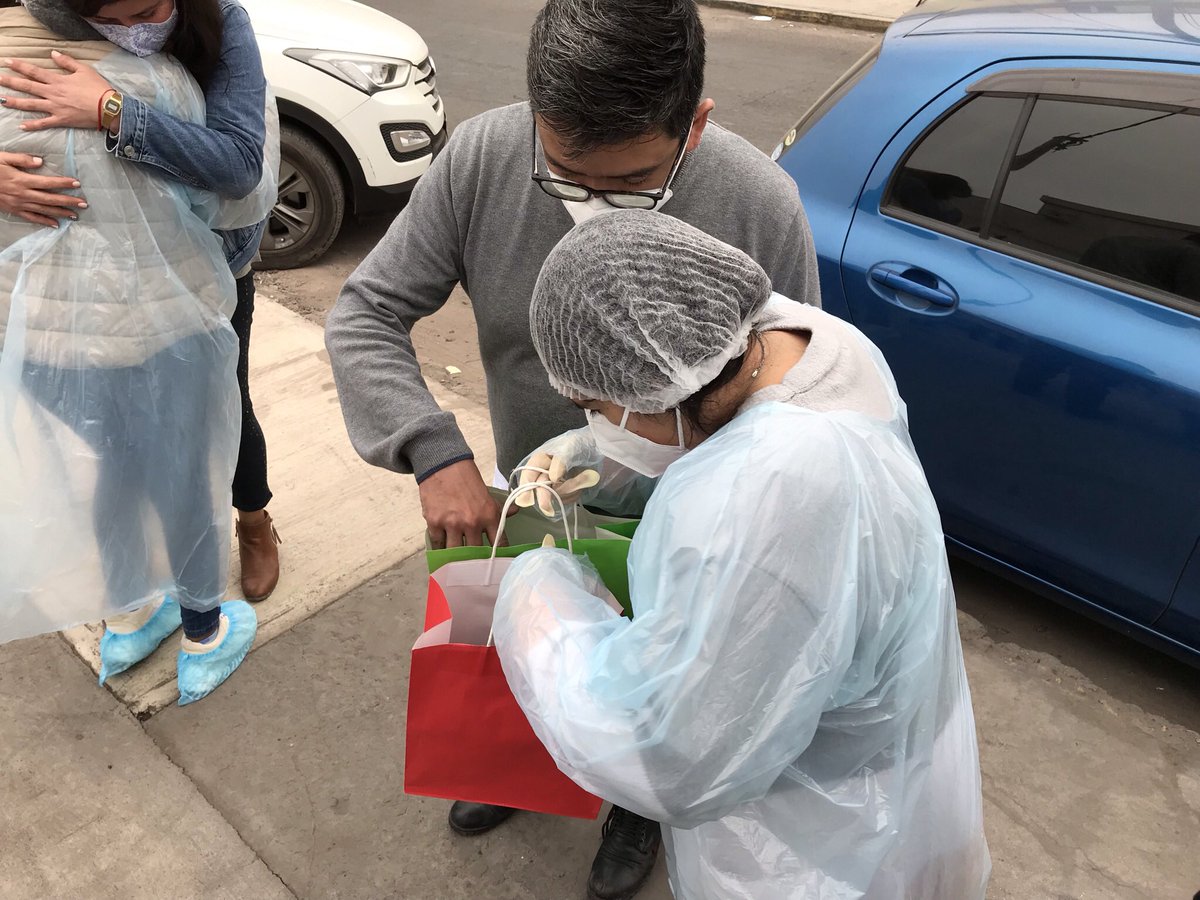 SenameTarapaca's tweet photo. 🎈En la región de #Tarapacá siguen las visitas a las residencias de protección #UProde visitó a los niños y niñas de la residencia #NidoAmigo y las jóvenes de #Imillitay quienes disfrutaron mucho su 🎁 https://t.co/dGrUc07U7N