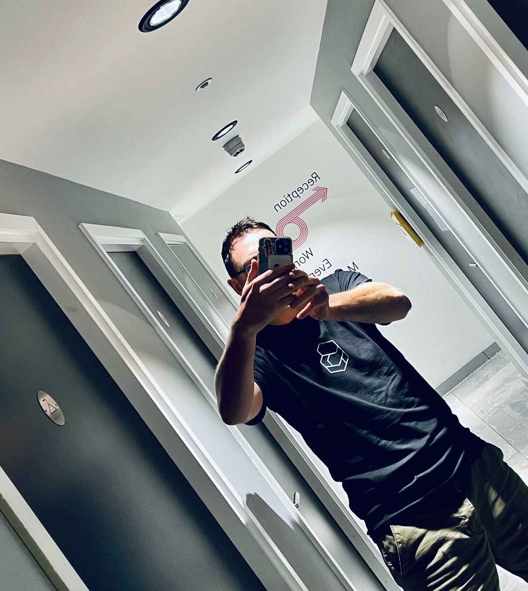 BlockRocketTech's tweet image. Big up to @blocknative for the tee-shirt!

Today I swim in the mem-pool !

Top tech. Top merch. Nuff said. 

@DrewHarding @mcutler @ChrisMeisl