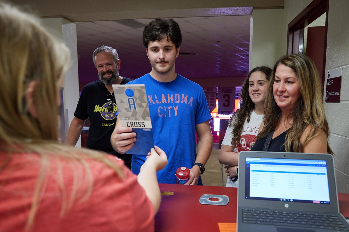 UofOklahoma's tweet photo. Day one of #OUMoveIn21 β
Welcome home to the Class of 2025! We hope you will create memories here that will last a lifetime, and we look forward to seeing where your OU journey takes you.
To the rest of #OU2025, we'll see you tomorrow! π https://t.co/fsZyguLzJ9