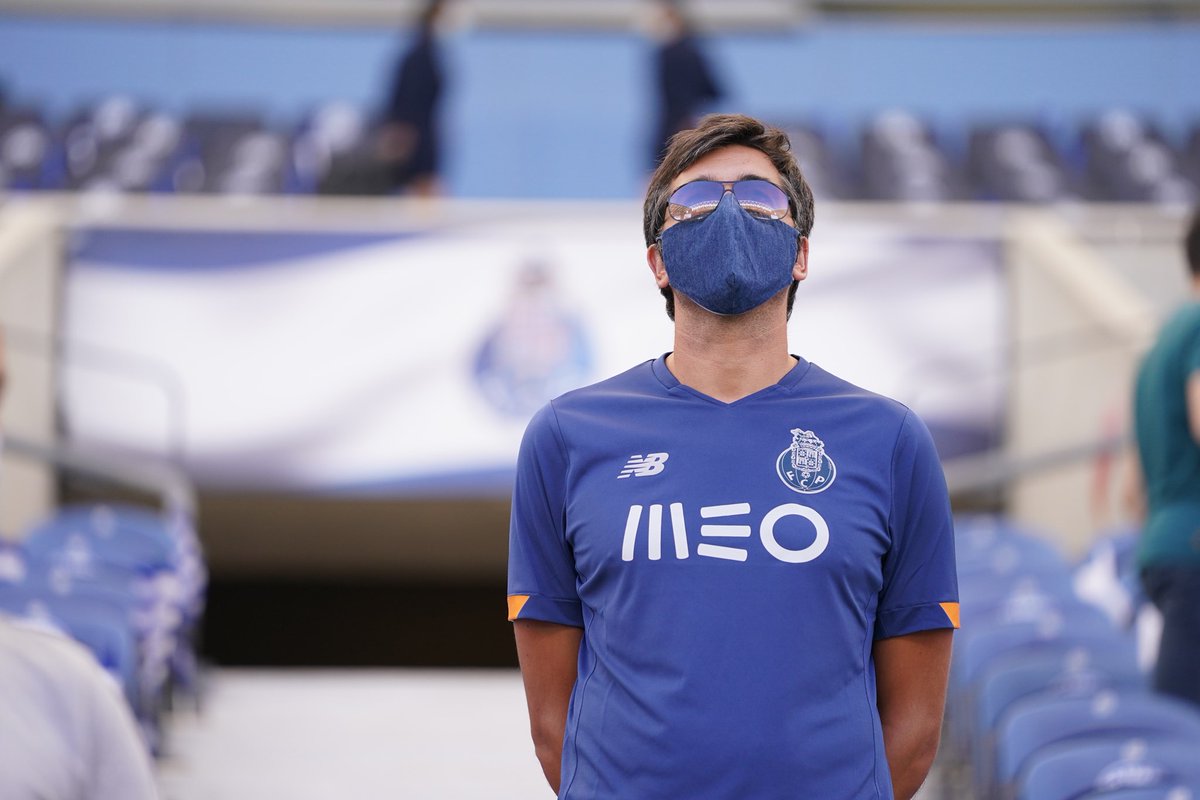 IvaNFCPortO's tweet photo. 😍 Как приятно снова видеть #MarAzul на трибунах Драгау 🐉🔥
#FCPorto #FCPBFS #LigaPortugal https://t.co/NGDySKQKpb