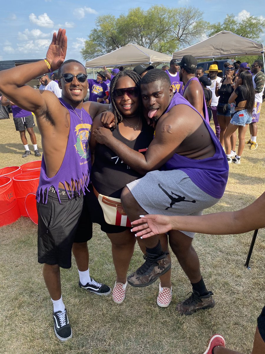 amour_alyrick's tweet photo. first #BootPicnic was one for the books ❤️💜 https://t.co/eMQqcz3oLJ