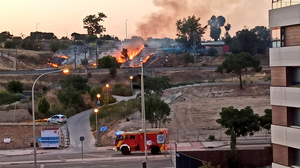 #ArdePitis🔥
Incendio en #ArroyodelFresno junto a la <a href="/EstacionDePitis/">Estación de Pitis 🚉🚇🚍</a>
(Otra vez más)
CC: <a href="/bcarabante/">Borja Carabante</a> <a href="/ppfuencarral/">PP Fuencarral-El Pardo</a> <a href="/CsMadFuencarral/">CS Madrid Fuencarral-El Pardo</a> <a href="/PardoVox/">VOX Fuencarral-El Pardo 🇪🇸</a> <a href="/PSOEfuencarral/">PSOE Fuencarral/❤️</a> <a href="/MasfuencarralE/">Más Madrid | Fuencarral-El Pardo</a>