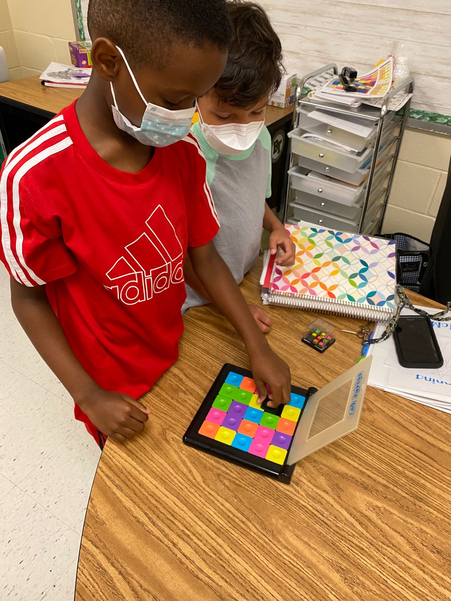 teach_wells's tweet photo. These students are already becoming experts at playing brain games so they can teach their classmates to play during arrival each morning 🧠 https://t.co/IQB6cRYwyF