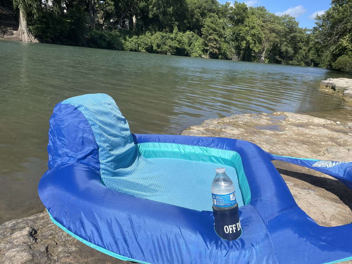 CkodreC's tweet photo. Tomorrow starts my 33rd year of teaching. Today was for getting ready. Mental moment at the river. Finish putting away last weekend wedding decorations. Get the car ready for long drives to school. https://t.co/bsrtLLqaz9
