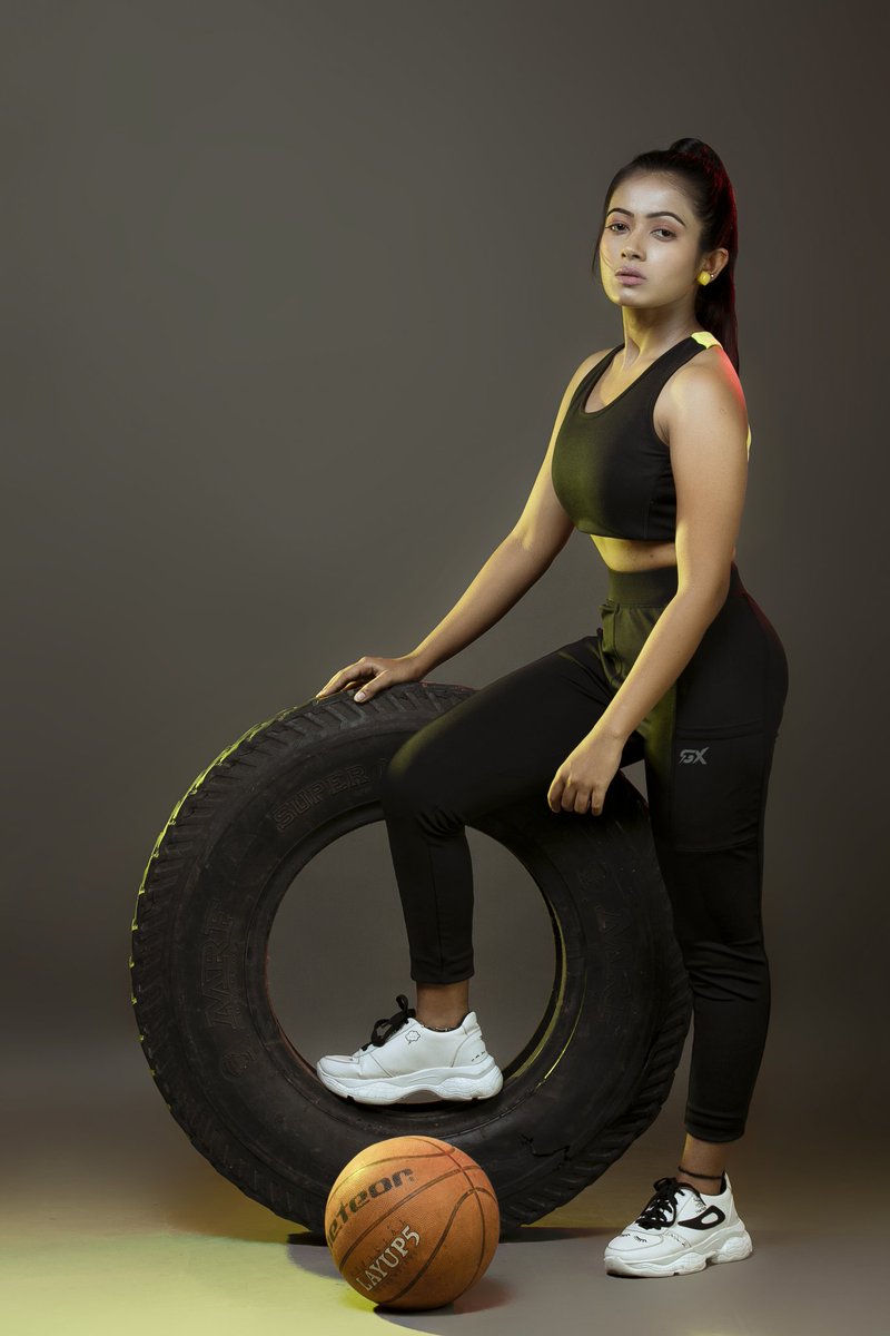 RatnaDhar2's tweet photo. #FitnessGirl #workout #actorlife #photoshoot #modeling https://t.co/pYUm9Lcqqo