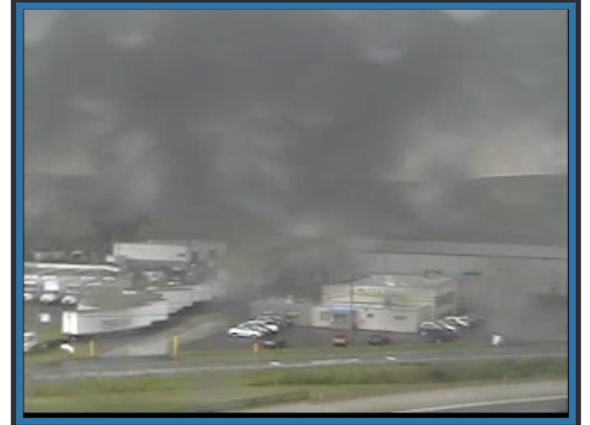 Keith_Kelly's tweet photo. #Traffic: In #Tonawana, River Road is closed at Sawyer Ave due to a large debris fire. Heavy black smoke can be seen for miles. #Buffalo #BuffaloTraffic https://t.co/a3TReVHPuP