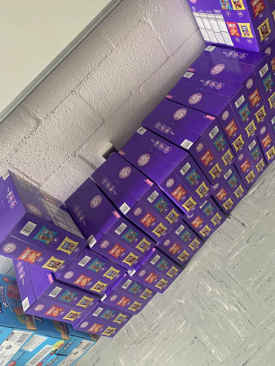 FredricLatschar's tweet photo. Community support is what makes Henry County so special.  Big shoutout to @mcdpresbyterian and the Raise Me Up Foundation for providing some water and snacks for our schools, students, and bus drivers.  @jrader44 @stormer_jessica @MaddenSupports #WellnessHCS https://t.co/dTW2TAzxYd