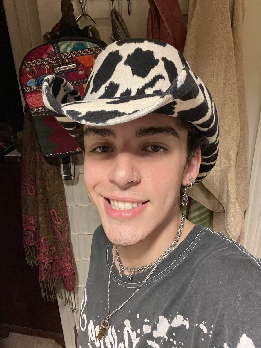AustinGruber4's tweet photo. Enjoy this photo dump as my application for gay Twitter 😮‍💨👺
#gay #lgbt #Dallas https://t.co/xezeET7MUB