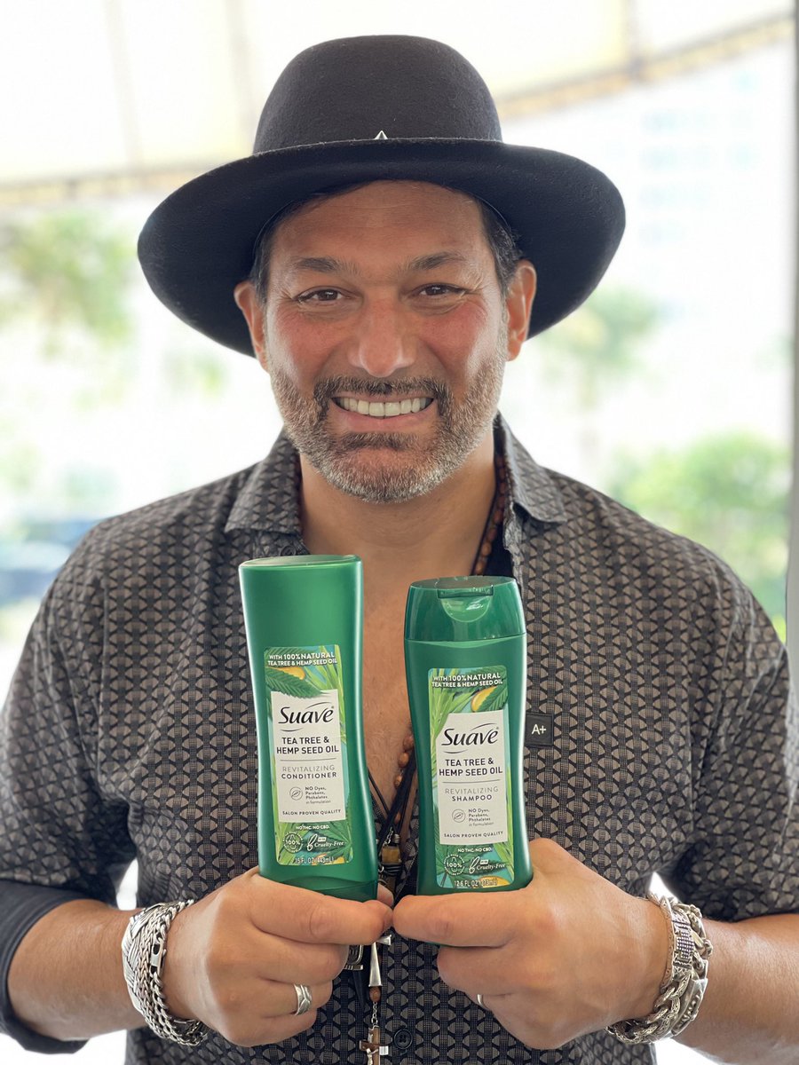 leonardorocco's tweet photo. Hola Muñecas! Too much fun in the sun can dry out your hair, keep your hair hydrated this summer with @Suave’s NEW Tea Tree &amp; Hemp Seed Oil Shampoo + Conditioner.
 
Made with 100% natural tea tree 🌱, AND hemp seed oil 🌿
 
You can find them at @Walmart, $2.99 each #SuaveBeliever https://t.co/hIMmKBkMtD
