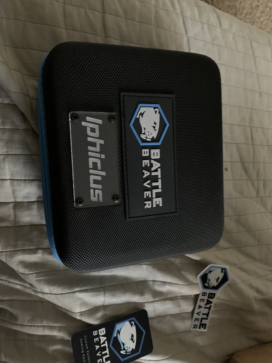 Iphiclus's tweet photo. @BattleBeaverC my controller finally came in ayeee it feels amazing and I love everything about it #customcontroller #battlebeaver #XboxSeriesX #controlleraim #twitch #stream https://t.co/kcVSMDo3yy