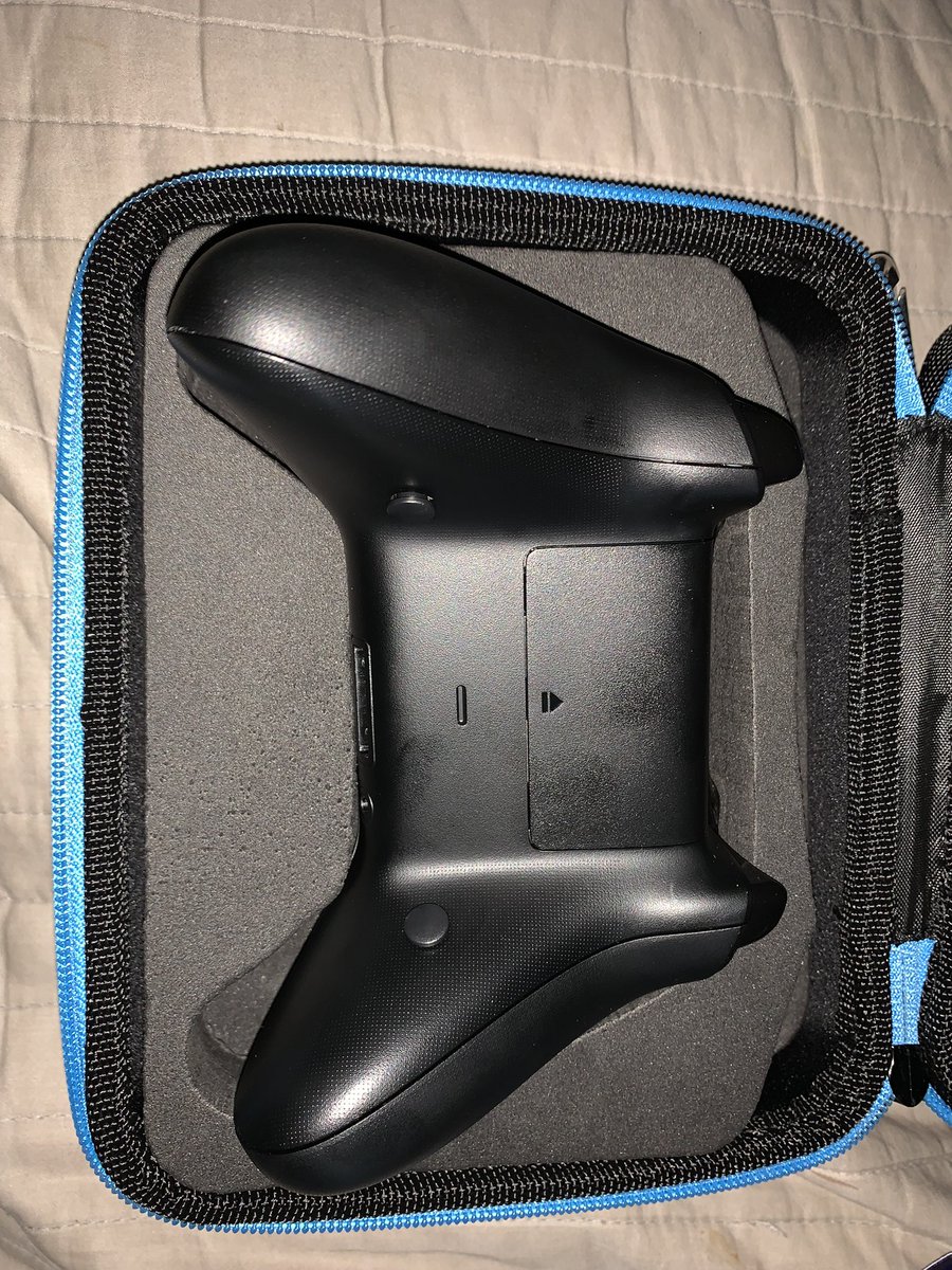 Iphiclus's tweet photo. @BattleBeaverC my controller finally came in ayeee it feels amazing and I love everything about it #customcontroller #battlebeaver #XboxSeriesX #controlleraim #twitch #stream https://t.co/kcVSMDo3yy