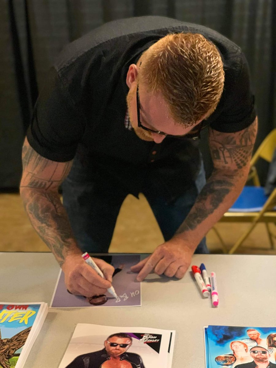 reed214's tweet photo. @HEATHXXII Is now one of my favorite people in wrestling! He was super cool, and gave more than enough time to everyone in his line! I bet he'd still be talking to people if he could! I can't wait to see him again! Thank you, sir! #whoslucy #bashinbeckley @aswwrestling https://t.co/mo2HO21cs8