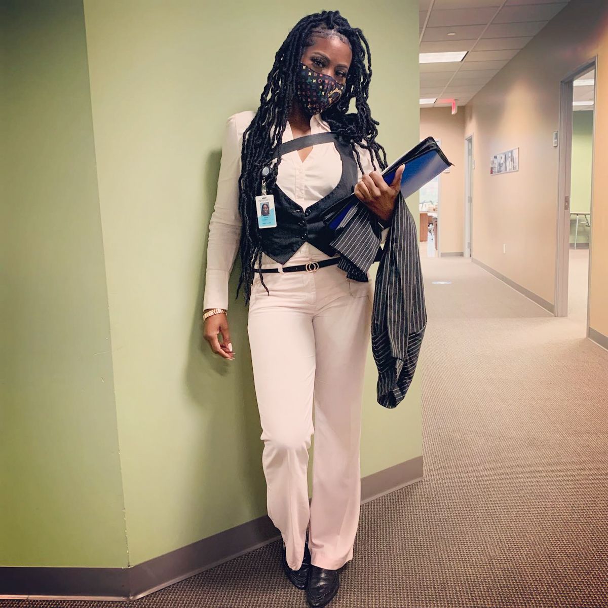 Make sure your OOTD includes a mask!  
 
Per Infomart building management, masks are now required in all common areas including lobby, hallways, and restrooms. Masks are also required throughout the college as well. Please help us keep everyone healthy!