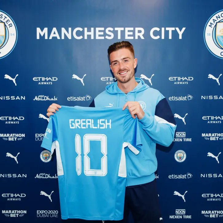ODDSbible's tweet photo. When your FIFA career mode starts generating random transfers after two seasons https://t.co/w98Rjd23TH