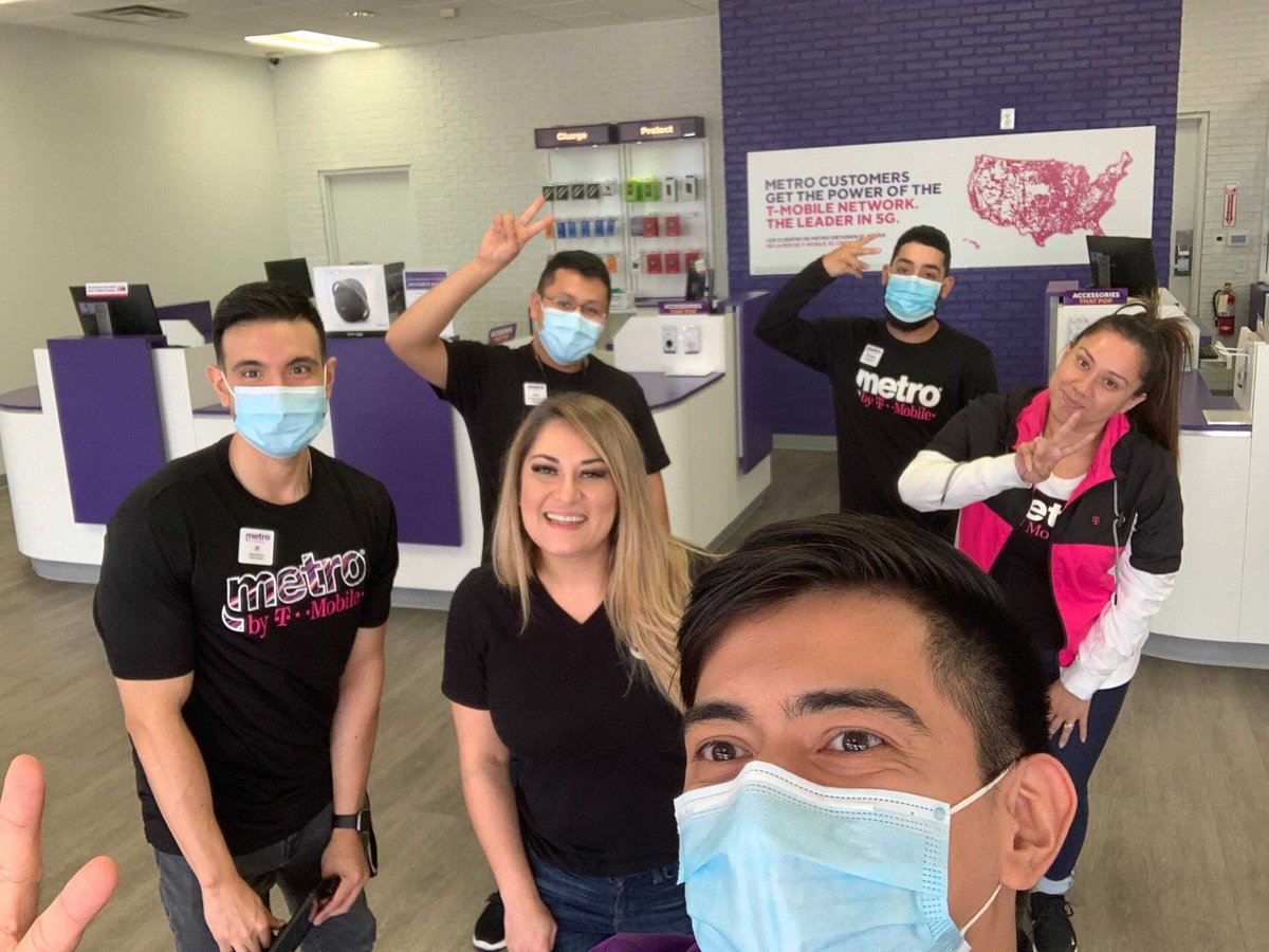 Spending time with the G-Unit today. Super excited to kick it with our current #1 team! #AllIn #OneTeamTogether