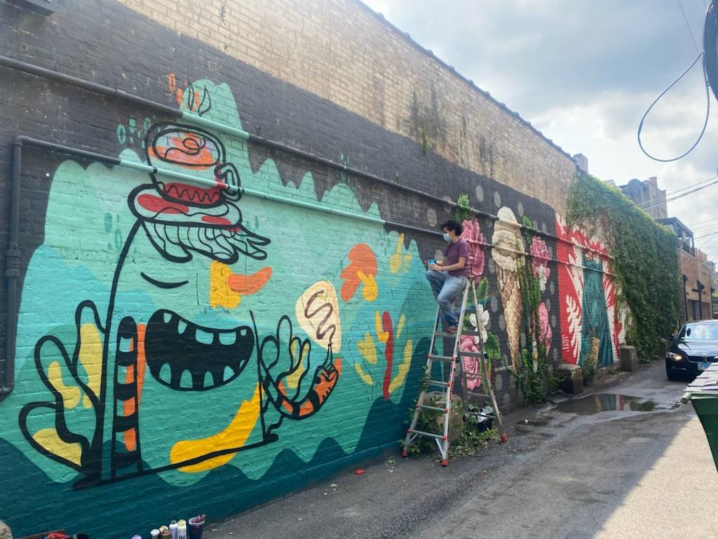 Check out this awesome alley long mural by <a href="/colormebara/">colormebara</a> going in right now, right between  @sumosushichicago &amp; <a href="/musashiyaramen/">それいけ！アストラーレマン</a>
