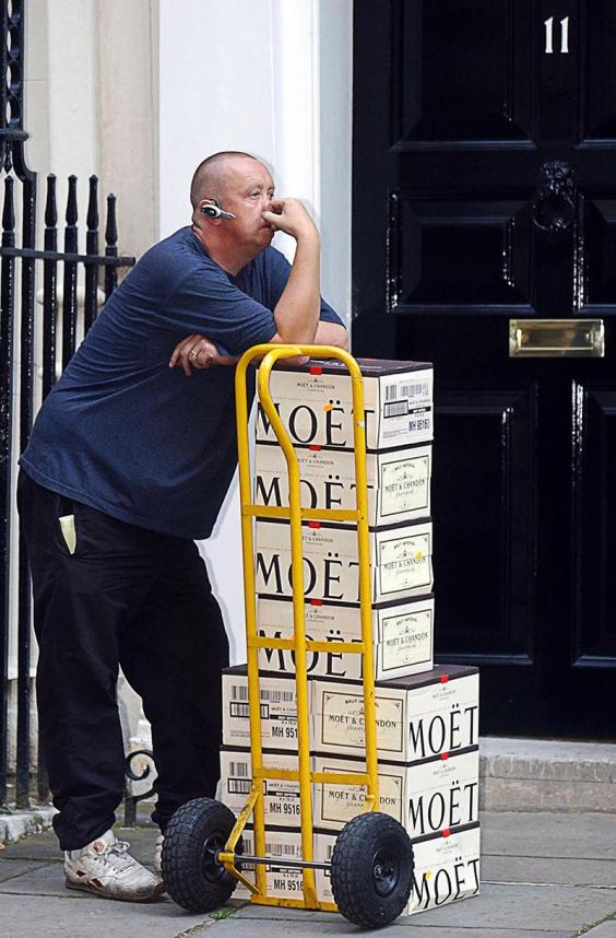 SeanLlangattock's tweet photo. Meanwhile, back at No10.

#BrexitFoodShortages https://t.co/oE51feKogz