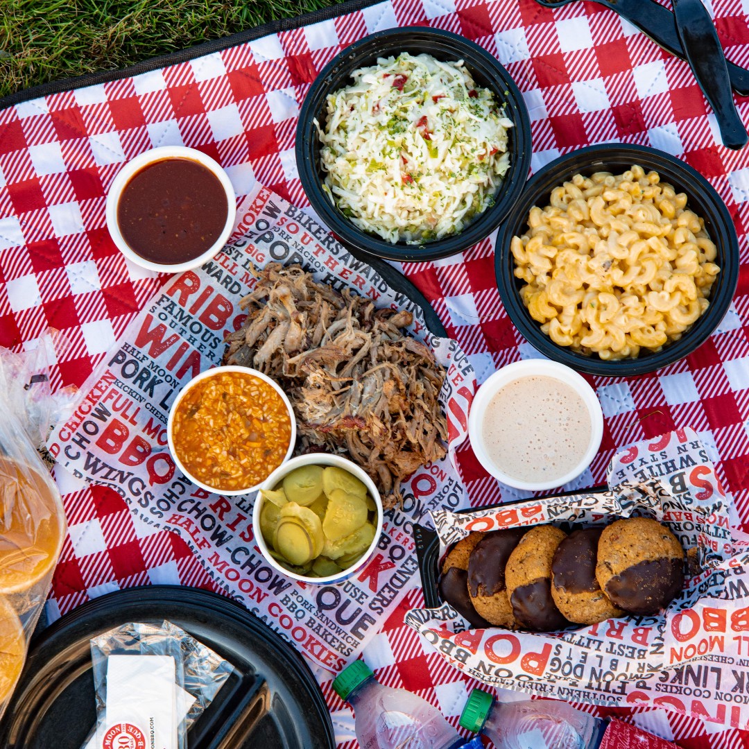 FullMoonBBQ's tweet photo. Back to school means back to BUSY days! Full Moon BBQ’s Value Meals feed the whole family in one stop. Swing by our drive-thrus today to make dinner... EASY!
#BackToSchool #busy #fullmoon #BBQ #EASYdinner #yum #ValueMeals #drivethru https://t.co/e6Td6Yt2WX