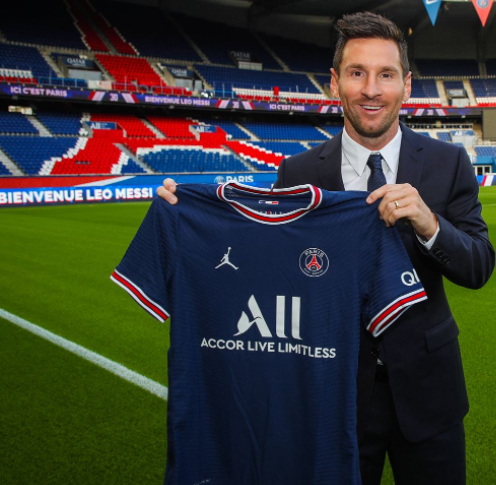 E8dPjVtWEAEr63h?format=png&name=small