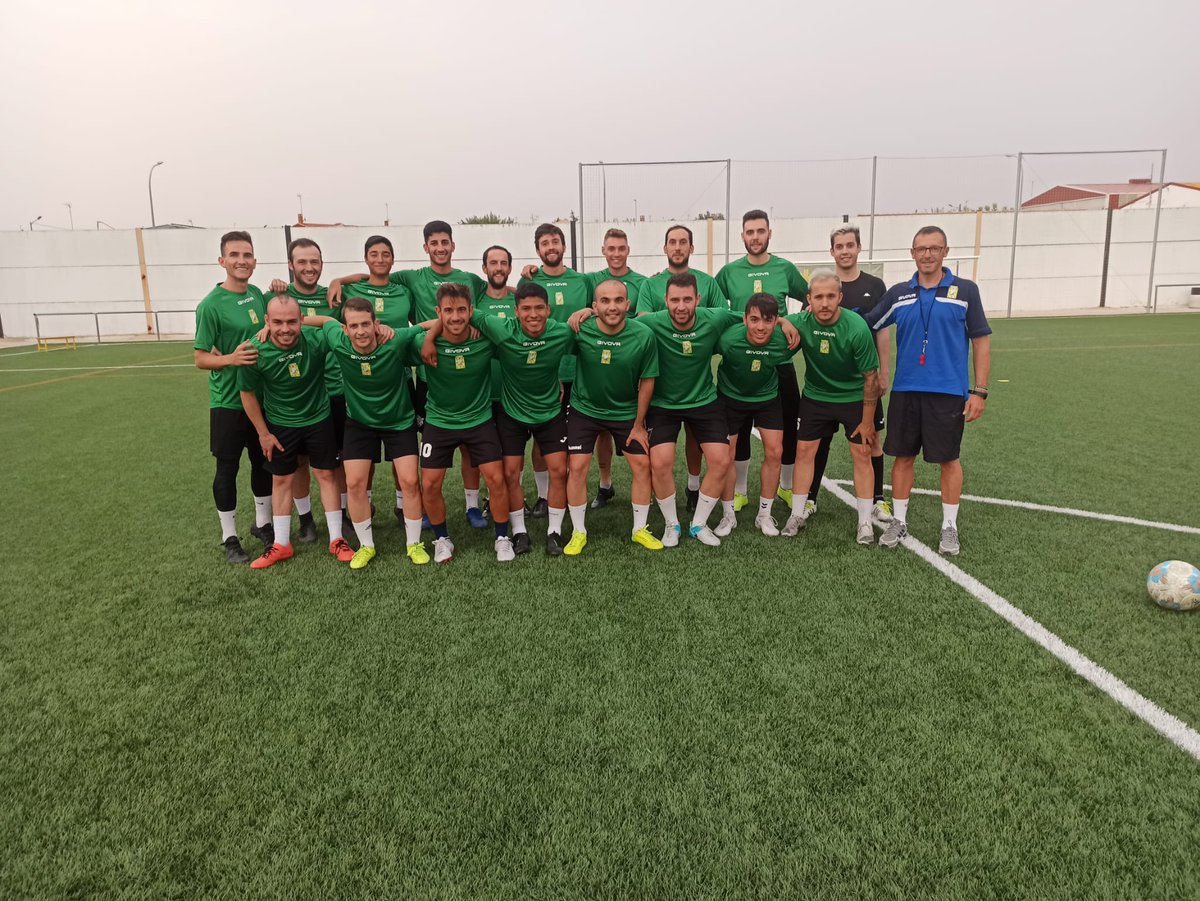 manchegoprov's tweet photo. Temporada 21/22 en marcha!! 
Comenzó a rodar el balón en nuestro municipal!! 
El DOMINGO,a las 19:00 primer amistoso de esta pretemporada,nuestro Trofeo de Ferias y Fiestas ante nuestros vecinos y amigos del @CD_Pedroneras 
Os esperamos AFICIÓN!! 
Todo al🟡⚫!! 
AÚPA MANCHEGO!! https://t.co/EuzHnUj3gj