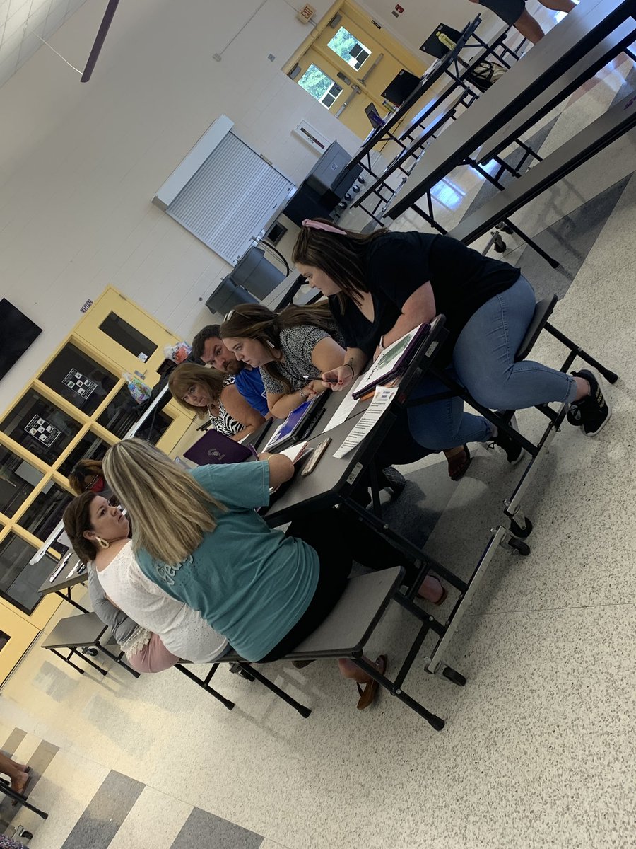 MaggeeByrd's tweet photo. BLMS is full of 🐪, 🐢, 🐒 & 🦁! Learned a little about ourselves & set norms to move the import work we do to reach ALL learners! Such thoughtful conversations this morning #Lex3grows #lex3istheplacetobe #GRIT #relationships https://t.co/RcDeaf7nhB