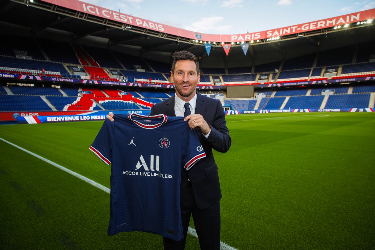 Paris Saint-Germain is delighted to announce the signing of Leo Messi on a two-year contract with an option of a third year.

en.psg.fr/teams/first-te…

#PSGxMESSI ❤️💙