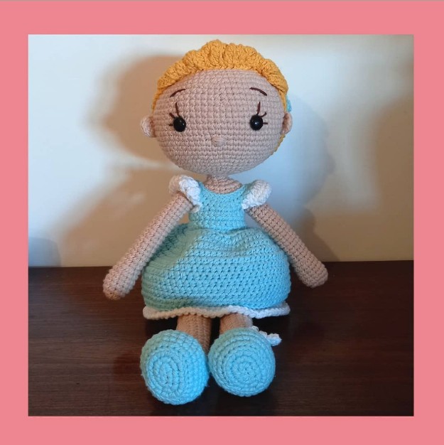 idocrecia's tweet photo. Princesa Cenicienta de 36cm. Viene con su vestido y zapatitos. Se le puede agregar ropa para poder cambiarla. Si te interesa alguna no dudes en consultar, hago por encargo #idocrecia #princesas #muñecostejidos #princesa #amigurumi #amigurumisargentina #crochet #crochetamigurumi https://t.co/OX9wyudKUu
