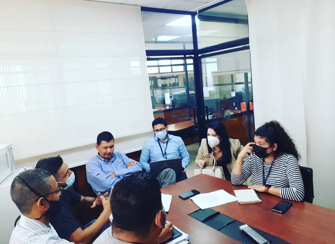 SindicatoUG's tweet photo. Hoy se realizo una fructífera reunión con el área de Procuraduria Sindica encabezada por el Abg. Walter Gonzales, en la cual se trató el tema del Tercer Contrato Colectivo, estableciendo acuerdos y mejoras para la viabilidad del proyecto en beneficio de todos los servidores. 🤜🏾🤛🏾 https://t.co/ukThjClaRf