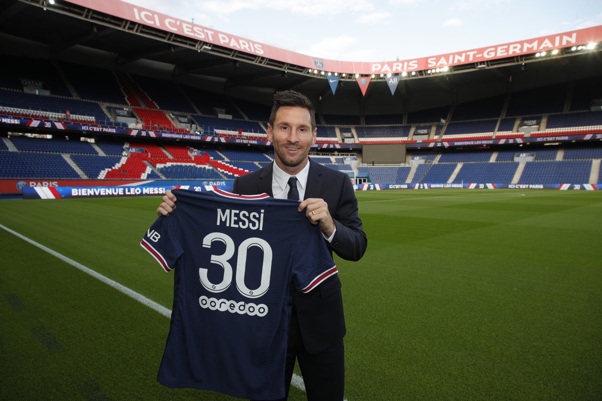 Bienvenue Leo! 
🐐 🛬 🇫🇷 ❤️
#Messi #GOAT #PSGxMESSI #ICICESTPARIS #Ooredoo
