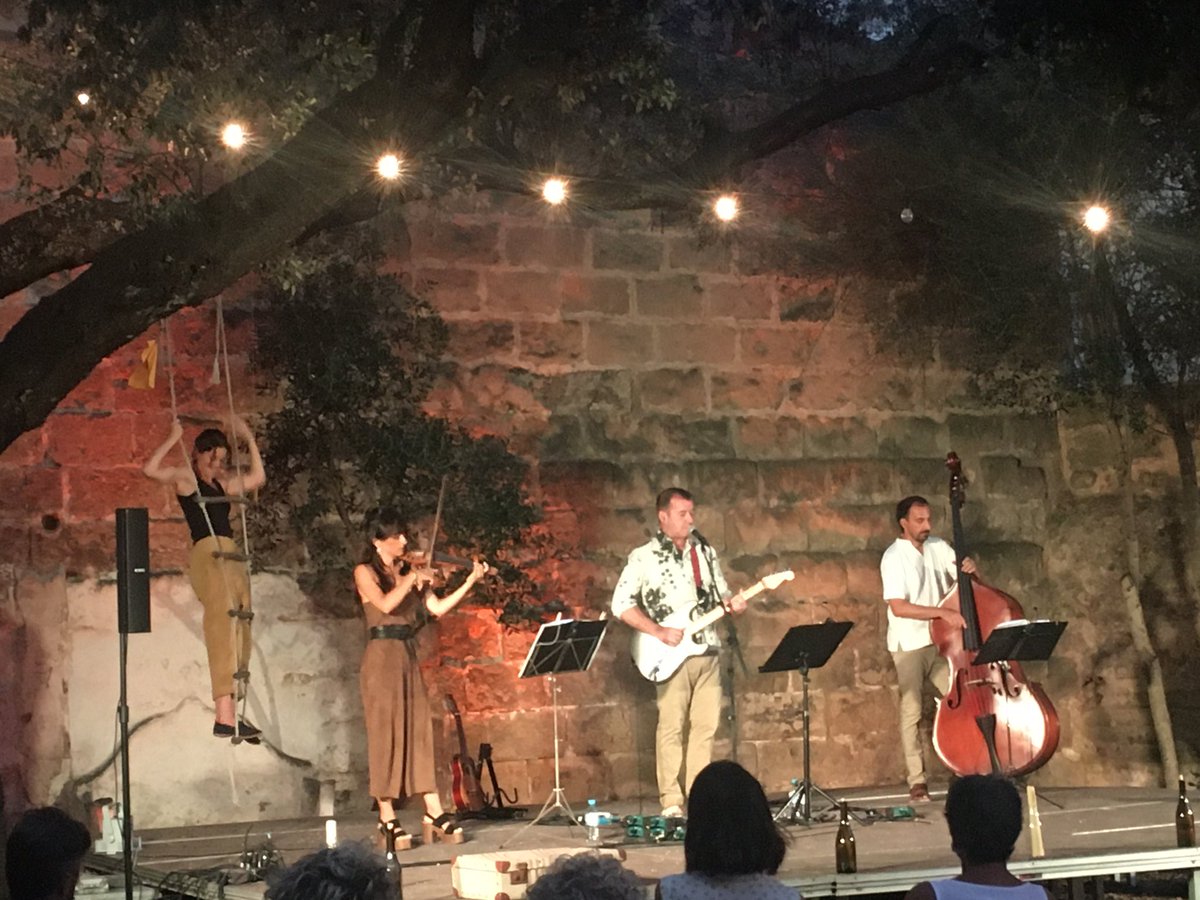 vaDllibres tweet media