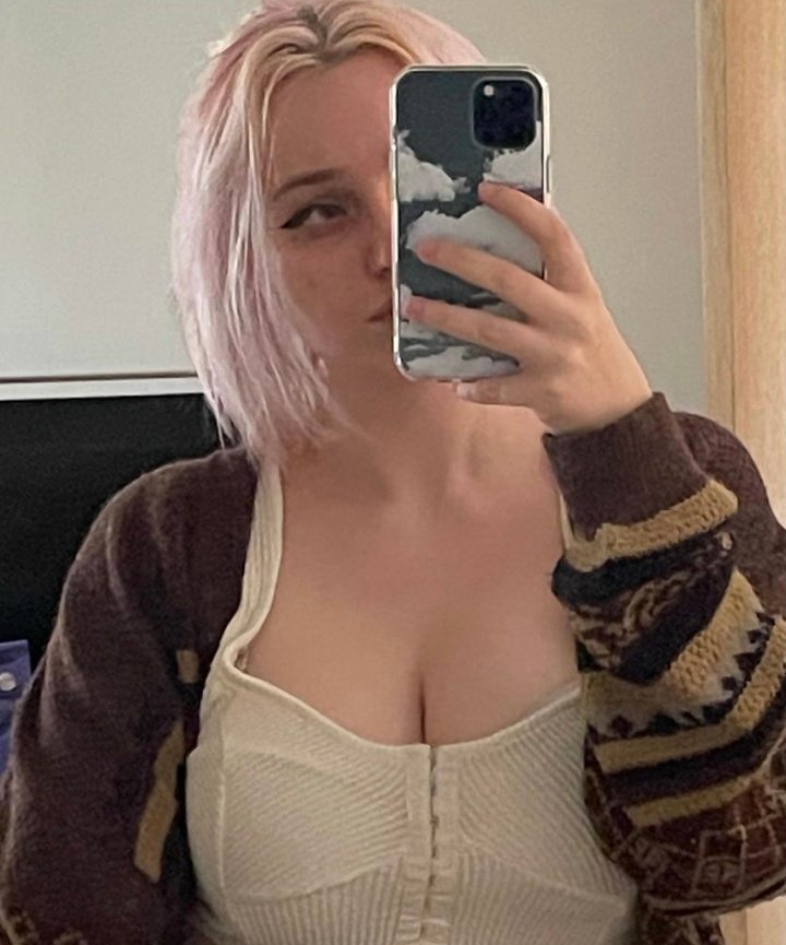 Vexoniety's tweet photo. #bakerytwtselfieday kinda late to this and face reveal ig :> https://t.co/5oPt8J08Hy
