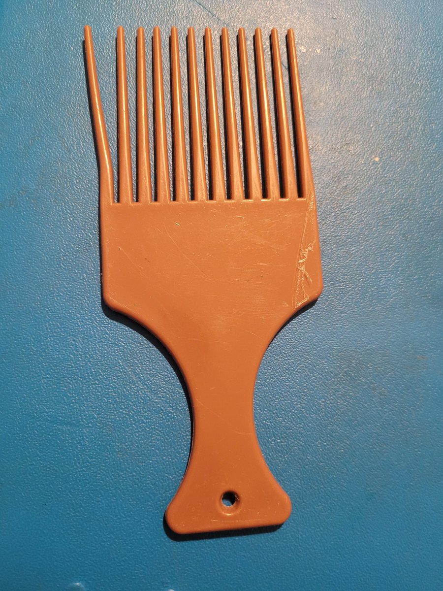 Masenga009's tweet photo. Things I haven't used in a while. 
I'll go first 
#Afrocomb. 
Keep it clean kids 😀

#ThingsIhaventusedInaWhile
#WhatisthisBTW

@WaKamasenga
@MoyondizvoDewa  
@thamudube 
@mjajibx 
@nkomoroza https://t.co/wg7MpPXycj