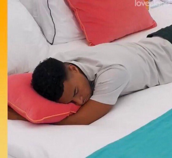 eqrk__'s tweet photo. can we have the tweet challenge please  #LoveIsland https://t.co/IHC6bHmxiv