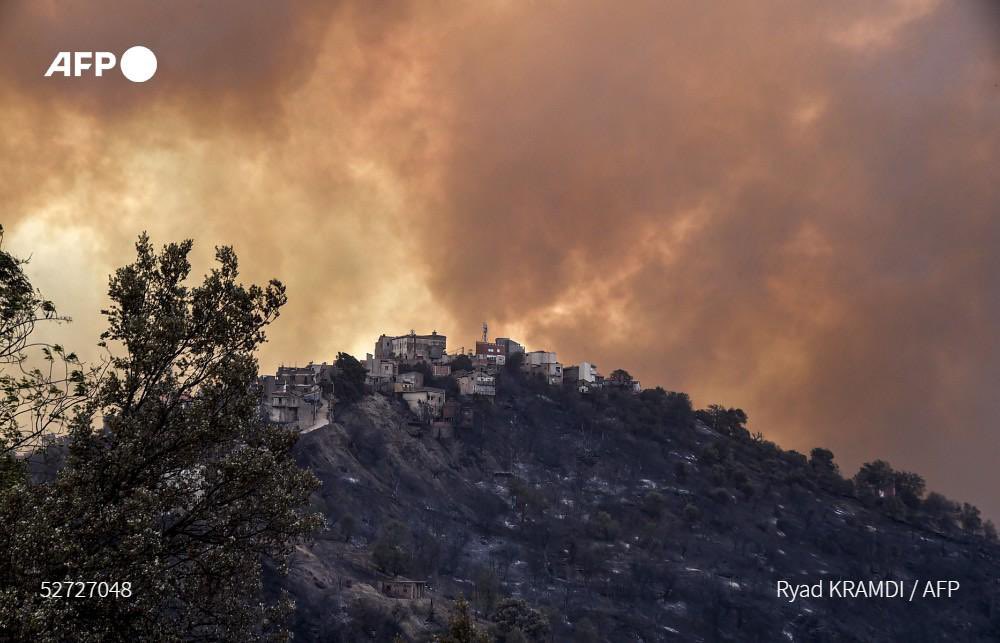 IshaqChebli's tweet photo. Allah yjib el kheir pour mon pays. 
#PrayForAlgeria https://t.co/qx8wmjBUCq