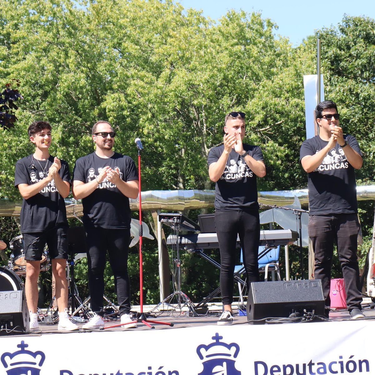 thecuncas's tweet photo. 🚨 MOITÍSIMAS GRAZAS!

🥇 Mención especial ao Concello de Boiro e á @Depucoruna confiar en nós. 

🔜 Por moitos máis anos de Festival Turbina! 

📲 Seguimos theCUNCAS! https://t.co/wQT54Q3kU0