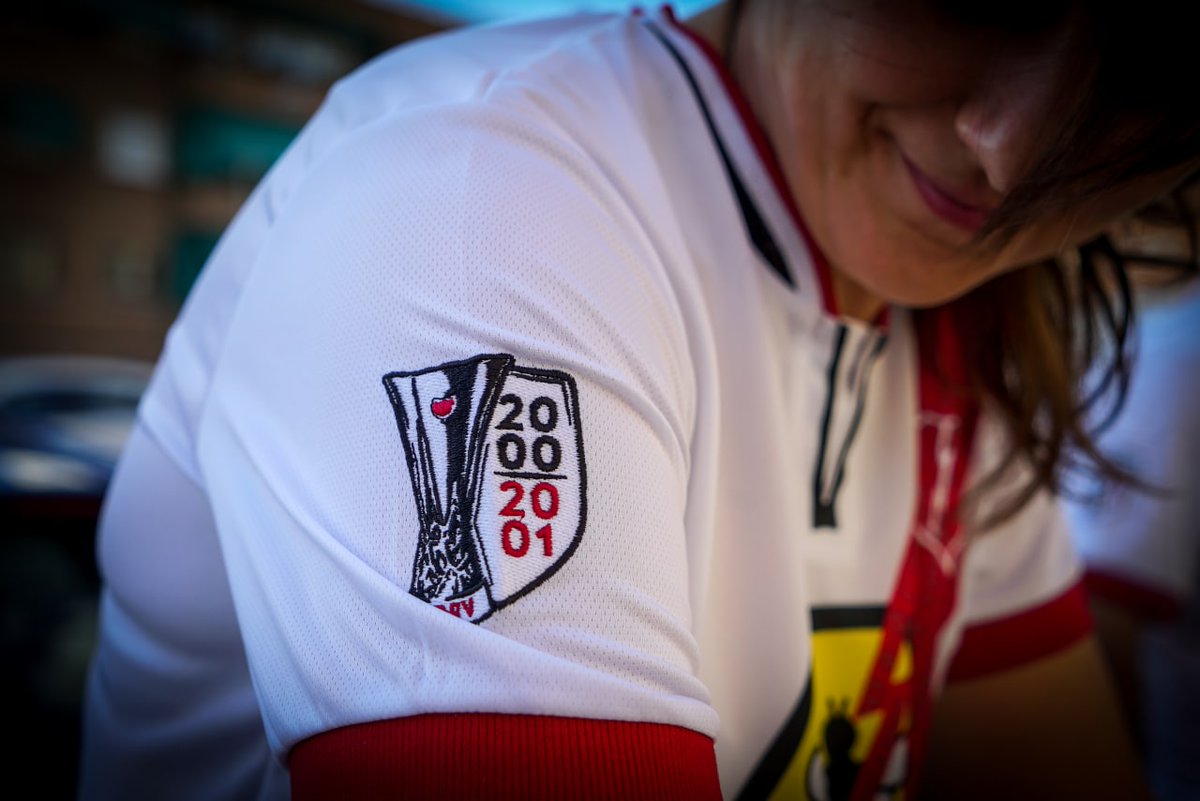 Vcn1924's tweet image. Aprovechamos para recordar que seguimos teniendo disponible la equipación en homenaje a la temporada 2000/01.

Además, recordamos también que ya no nos quedan más tallas M y 3XL.

Ya sabes, si estás con dudas, aprovecha y píllatela antes de que se acaben todas las tallas.