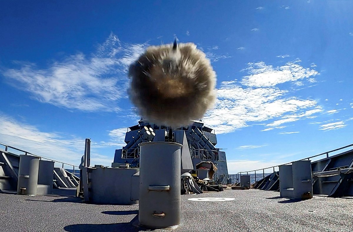 Australian_Navy's tweet photo. #HMASBallarat fires her main five-inch gun during the US-led #LargeScaleGlobalExercise2021 in the Western Pacific. π₯ @INDOPACOM
πΈ LSIS Ernesto Sanchez #YourADF #LSGE21 https://t.co/dm0hA3klUU