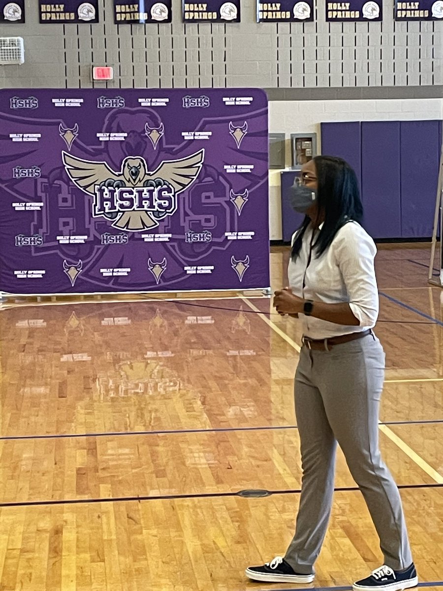 HSHawksAD's tweet photo. Pleased to announce Coach Zaneta Hill @coachZgr8ness as our new Womens 🏀 coach.  Hawks will defend and push!!!!! #hshawksyeah https://t.co/GrLup94tve