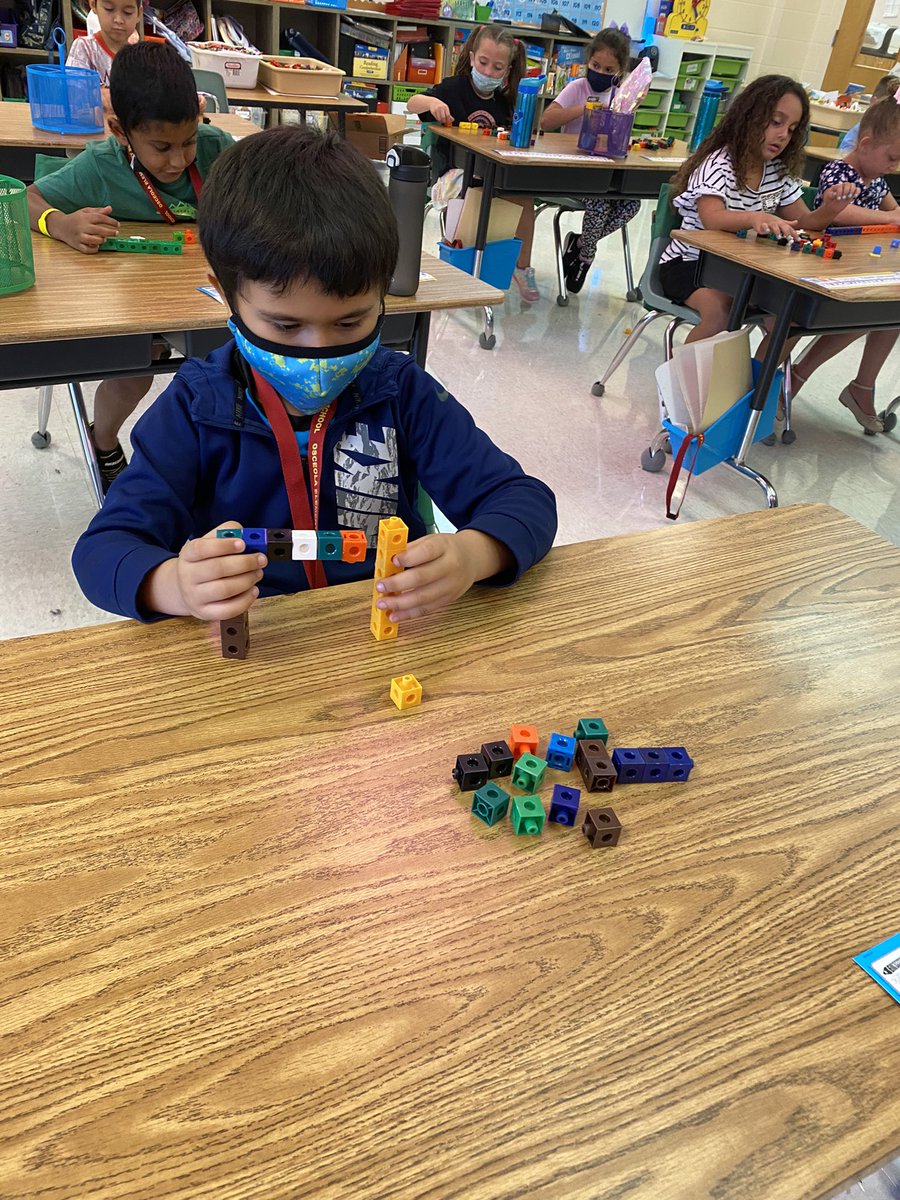 MsTower3's tweet photo. @OESCHIEFS @MsTower3 counting, categorizing and building with our imaginations! #day1 of our journey together #firstgrade #wecandohardthings https://t.co/XBNSgWDioL