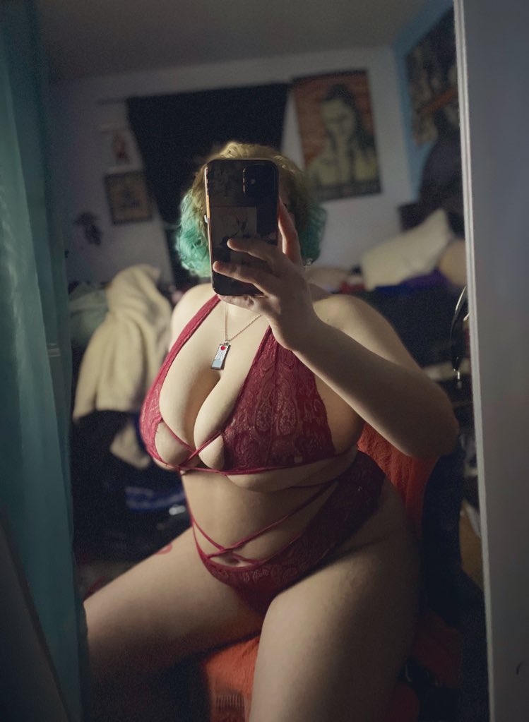 diadiidia's tweet photo. Anyways, my annual “look at me I’m hot” tweet is here https://t.co/61of3nckJ7