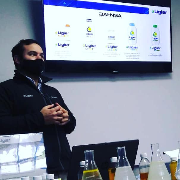 LigierAgro's tweet photo. 👉🏻 Compartiendo lo que sabemos.
Capacitación técnica para #SICFA de la mano de Nicolas Bibliardi y José Riestra.
Respaldando la misión de cada gota 🚜💧 https://t.co/vZWPtP9scU