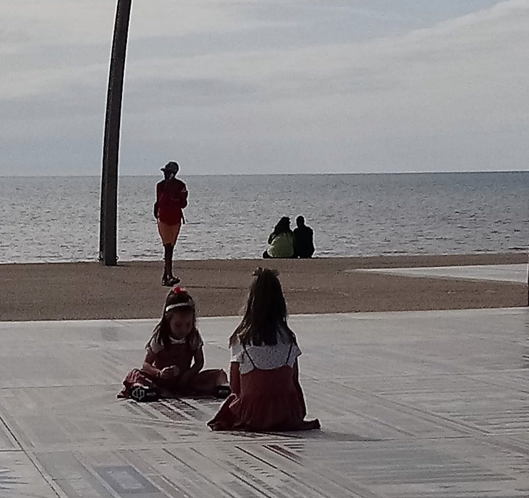 SWCazHawson's tweet photo. Thanks BP Tower for breaking 💓 of two 👧👧 (5 &amp; 8). 90 mins in Q with elderly Nan only to be refused entrance. 
Why? 
Because Nanny had only cash and not a Card to pay with. 
No help to accommodate, just turned them away 💔 &amp; Sobbing.

@TheBplTower @visitBlackpool  @The_Gazette https://t.co/hcmAlkQ5lN