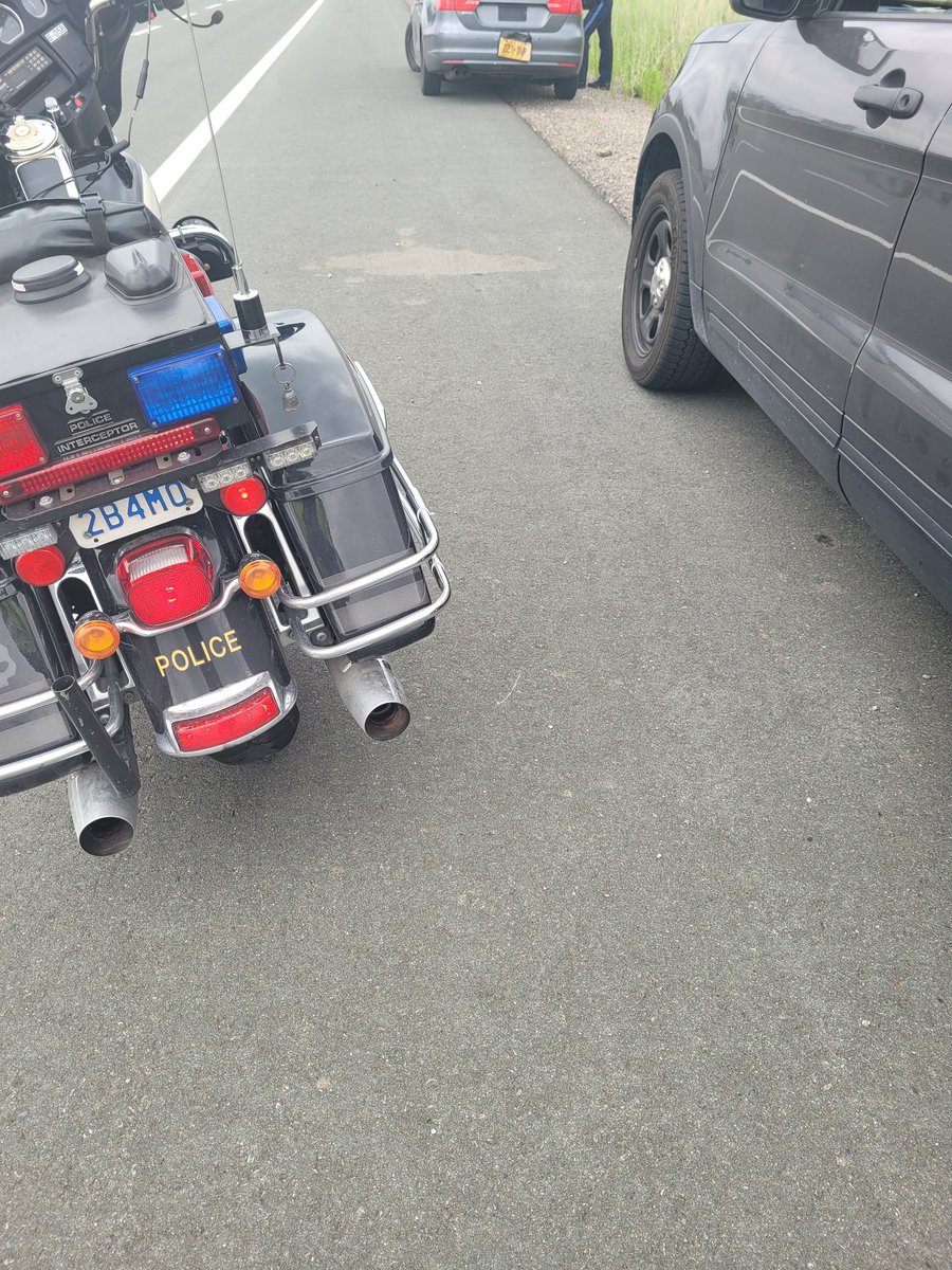 #Hwy407 Detachment Officer spots a VW with service plate not visible. 407 EB near Dundas. Driver charged: toll evasion, Drive suspend, no insurance, use plate not in accordance with the act. 
#Courtdate, #407OPP #Towed #Licenceseized ^td