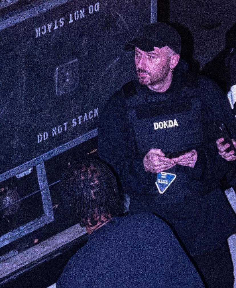 Leche Indulgente Susurro Vetnine on Twitter: "#demnagvasalia, el director creativo de #balenciaga y co - fundador de #vetements_official , fue el encargado de llevar la dirección del listening party de DONDA de #kanyewest. https://t.co/wtECI7RSs5" / Leche Indulgente Susurro Vetnine on Twitter: "#demnagvasalia, el director creativo de #balenciaga y co - fundador de #vetements_official , fue el encargado de llevar la dirección del listening party de DONDA de #kanyewest. https://t.co/wtECI7RSs5" /