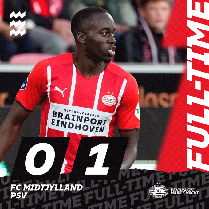 Foot_NL's tweet photo. @SuperligaenF @DanskFr @Midtjy_France [Champions League]

🔴⚫️ FC Midtjylland 0 - 1 PSV 🔴⚪️

🔴⚪️
🎯 Bruma 90'+3'

➡️ PSV se qualifie pour les barrages.

#FootNL #MIDPSV https://t.co/NKInj6BT7M