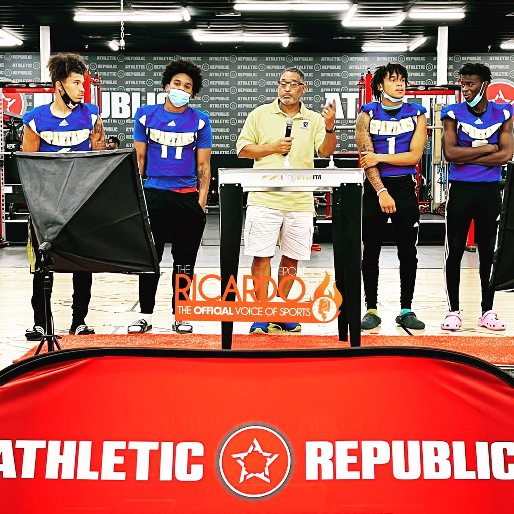 RealChadRicardo's tweet photo. 📸 @LaurelHSSports at @arcapitolregion @pgcps 4A Media Day [pls tag them]

#HighDefHigh 📺 #HDHS https://t.co/kv3nE0A5Lb