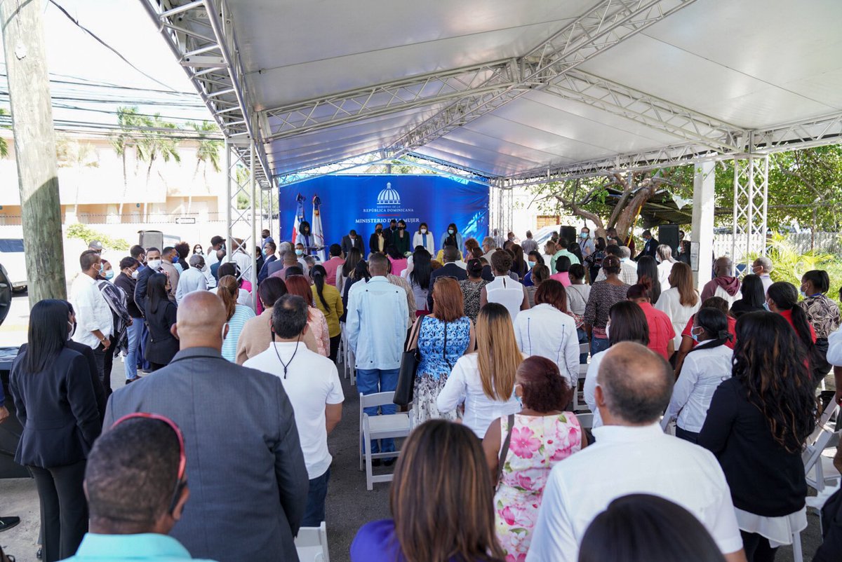 raquelarbaje's tweet photo. Saludo con entusiasmo el excelente trabajo que viene realizando nuestra ministra de la Mujer @MayrajimenezTFJqw a favor de que las  dominicanas gocen de más y mejores oportunidades de desarrollo social y humano pleno. https://t.co/GZTY74nnvw