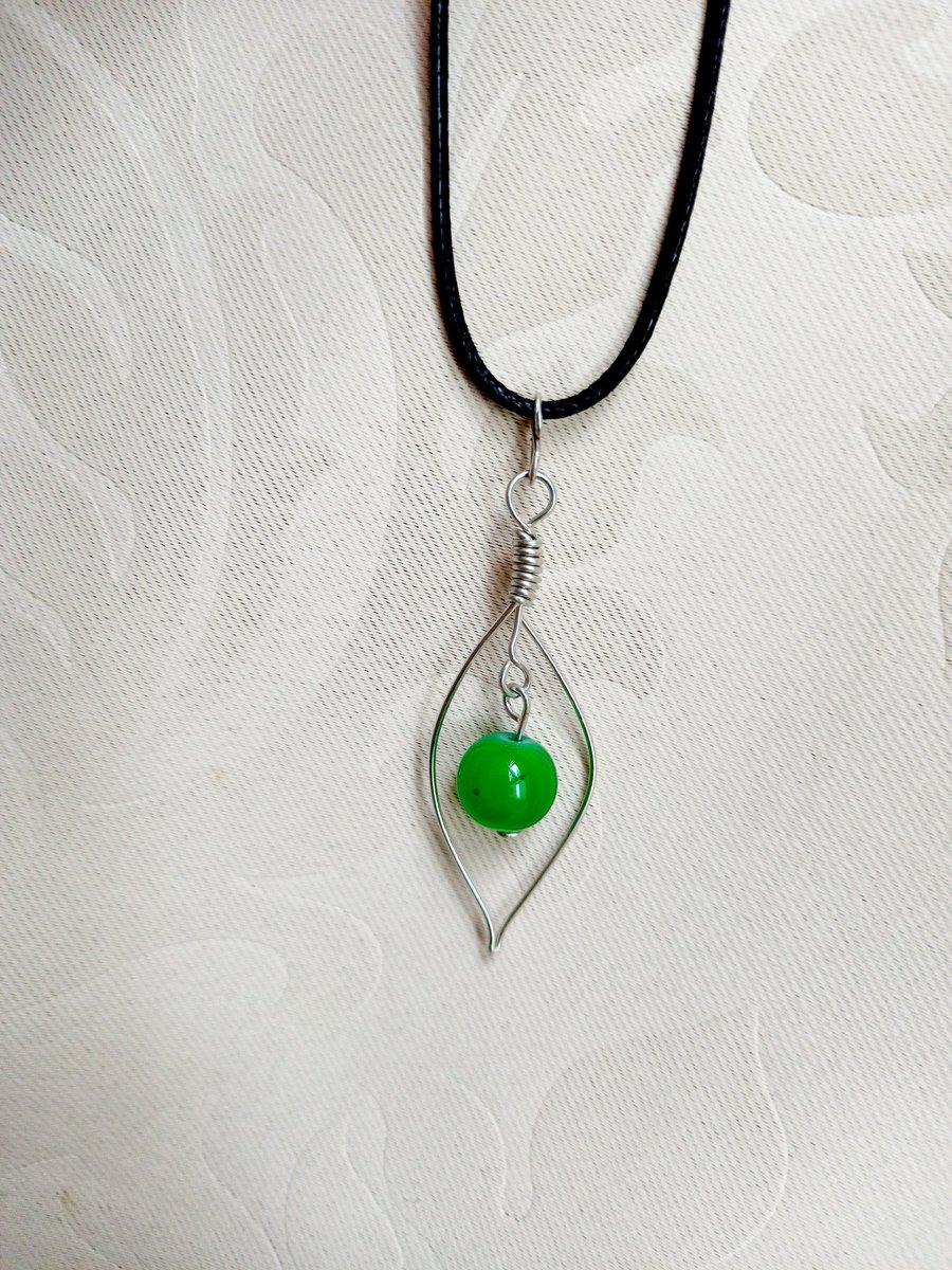 ChicHandi's tweet photo. A cute leaf pendant for a lovely day 🌱☘🍀🍁🍂🍃
See full video making at Youtube: Chic Handi Home
https://t.co/0y0nruPbJZ

#handmadejewelry #leaf #pendants #necklaces #diy #tutorials #chichandihome https://t.co/c5OCcAYBW1