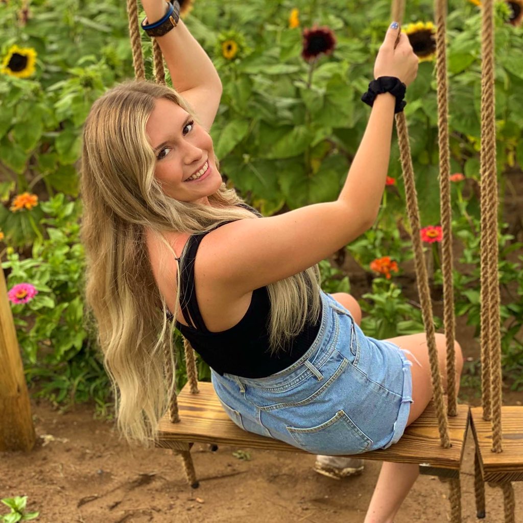bayceeohler's tweet photo. be your own sunshine 💛 https://t.co/g5CB53u280